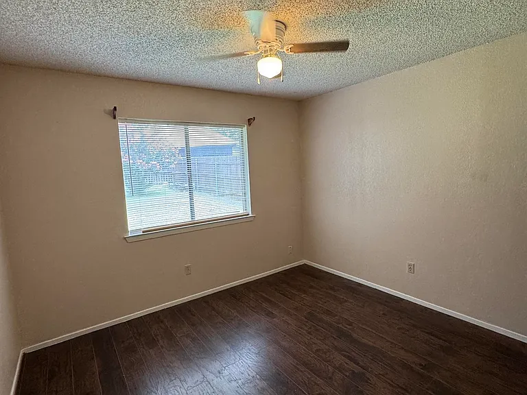 4904 Cypress Ave — Photo 10