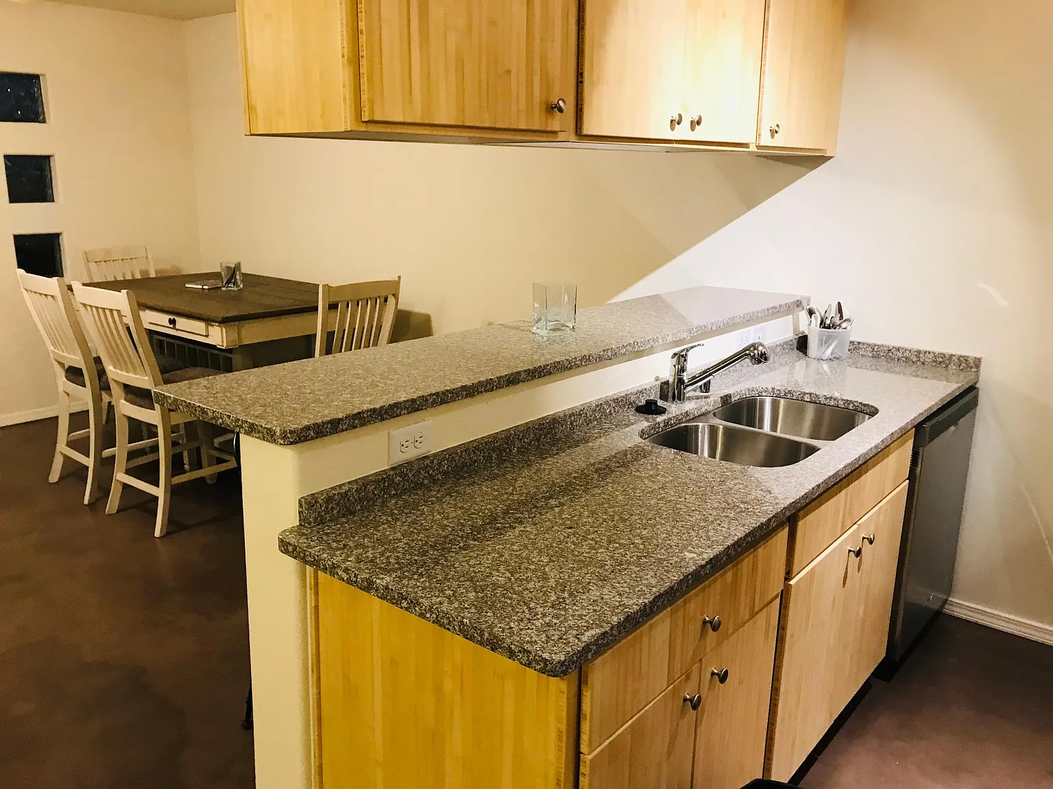 2 bed, 2.5 bath, 1200 sqft, $1,700 — Photo 2
