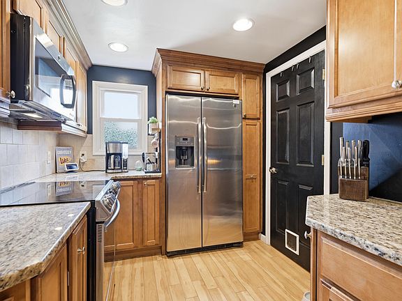 4th image of 15 Elm Ln