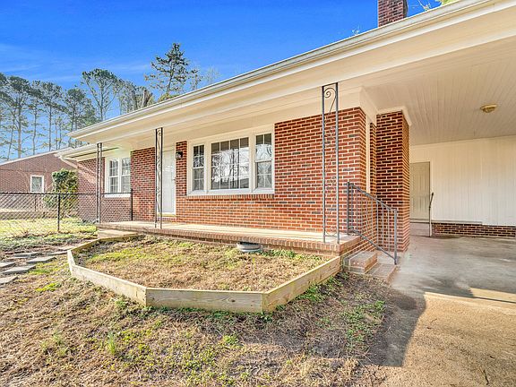 2nd image of 1249 Oakridge Ave