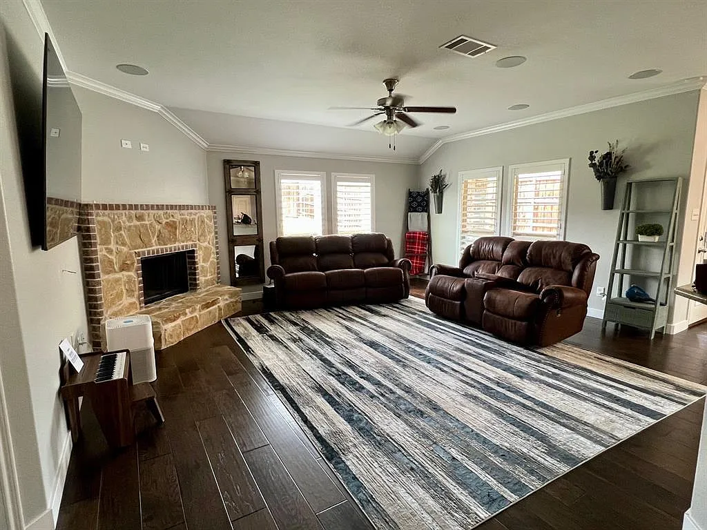 3 bed, 1870 sqft, $2,700 — Photo 3
