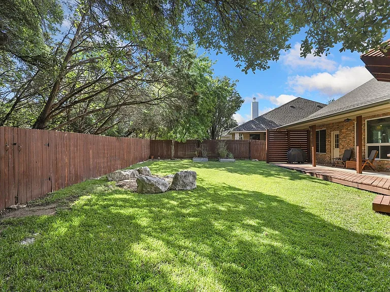 18121 Whitewater Cv — Photo 39