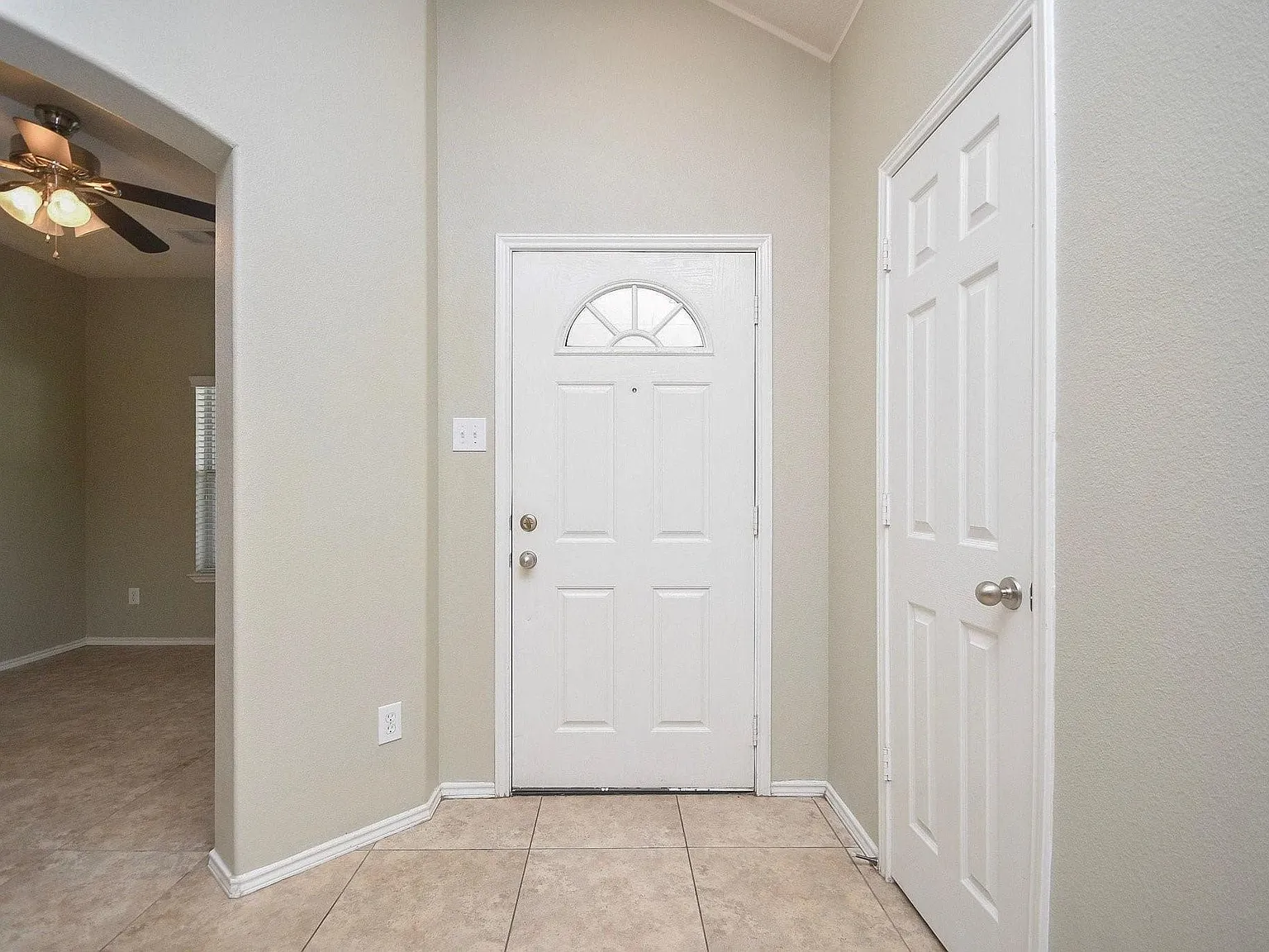 3 bed, 2.0 bath, 1850 sqft, $1,950 — Photo 4