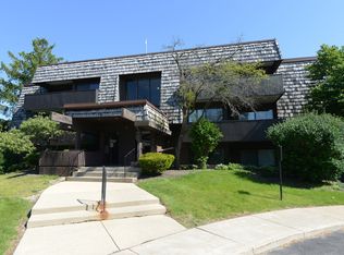 523 Timber Ridge Dr APT 204, Carol Stream, IL 60188