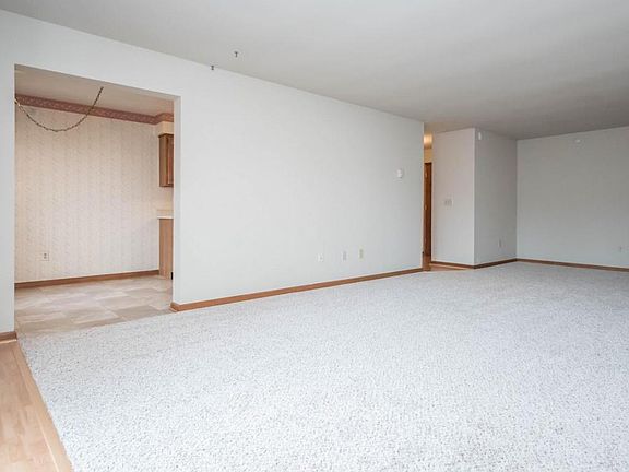 5th image of 530 N Silverbrook Dr Unit 318