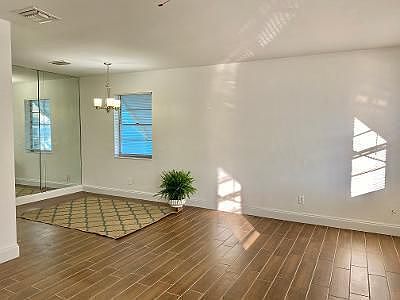 4th image of 301 N L St APT 202