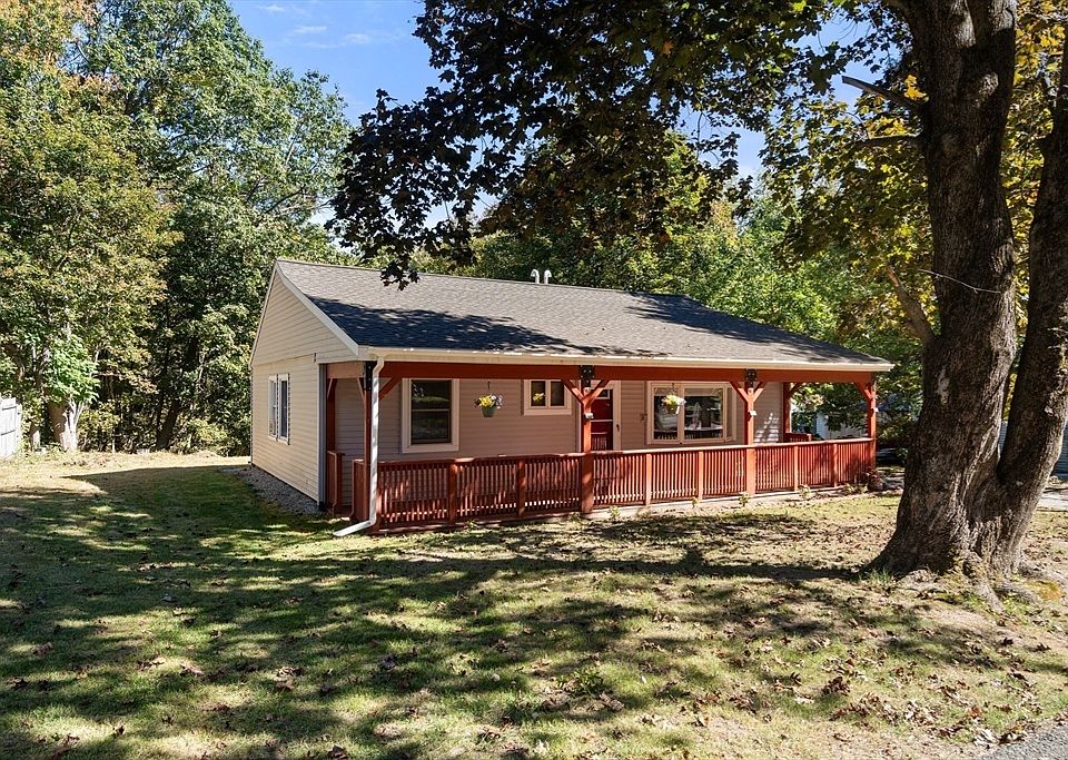 1st image of 18 Edgewood Dr