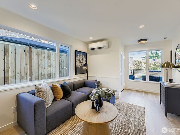 4th image of 5717 35th Avenue NE #B