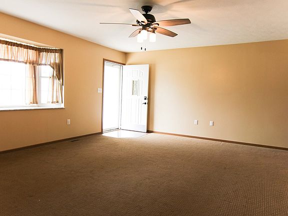 4th image of 108 Amanda St