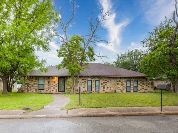 205 Highland Dr, Ennis, TX 75119