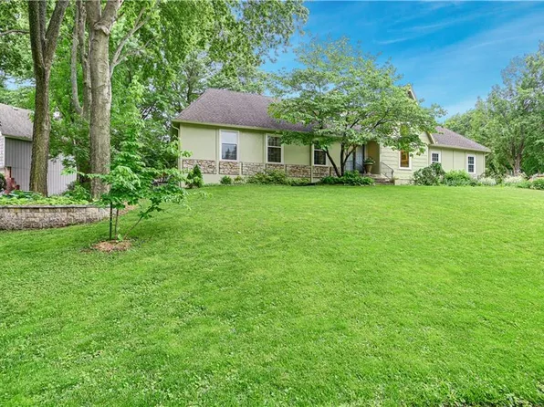 12000 Overbrook Rd, Leawood, KS 66209