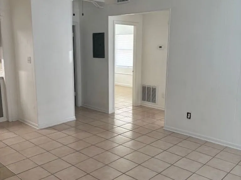 1406 Nylic St — Photo 9