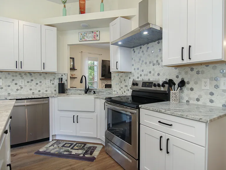 1264 Center Lake Dr — Photo 15