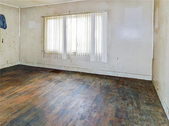 4th image of 116 N Washington St