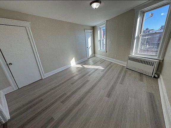 3rd image of 672 Grand St #Cpm4a