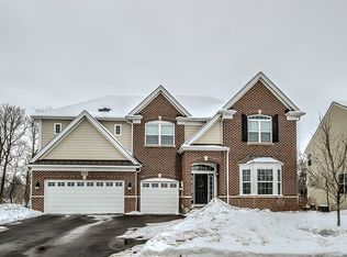 3695 Thornhill Dr, Elgin, IL 60124