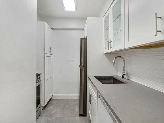 5th image of 140 E 56th St APT 6M