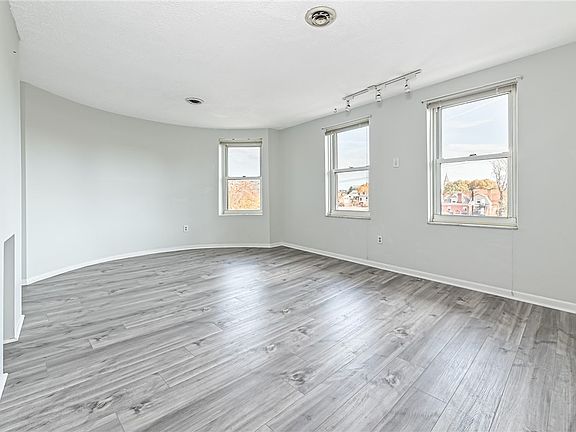 2nd image of 5523 Ellsworth Ave APT 11C