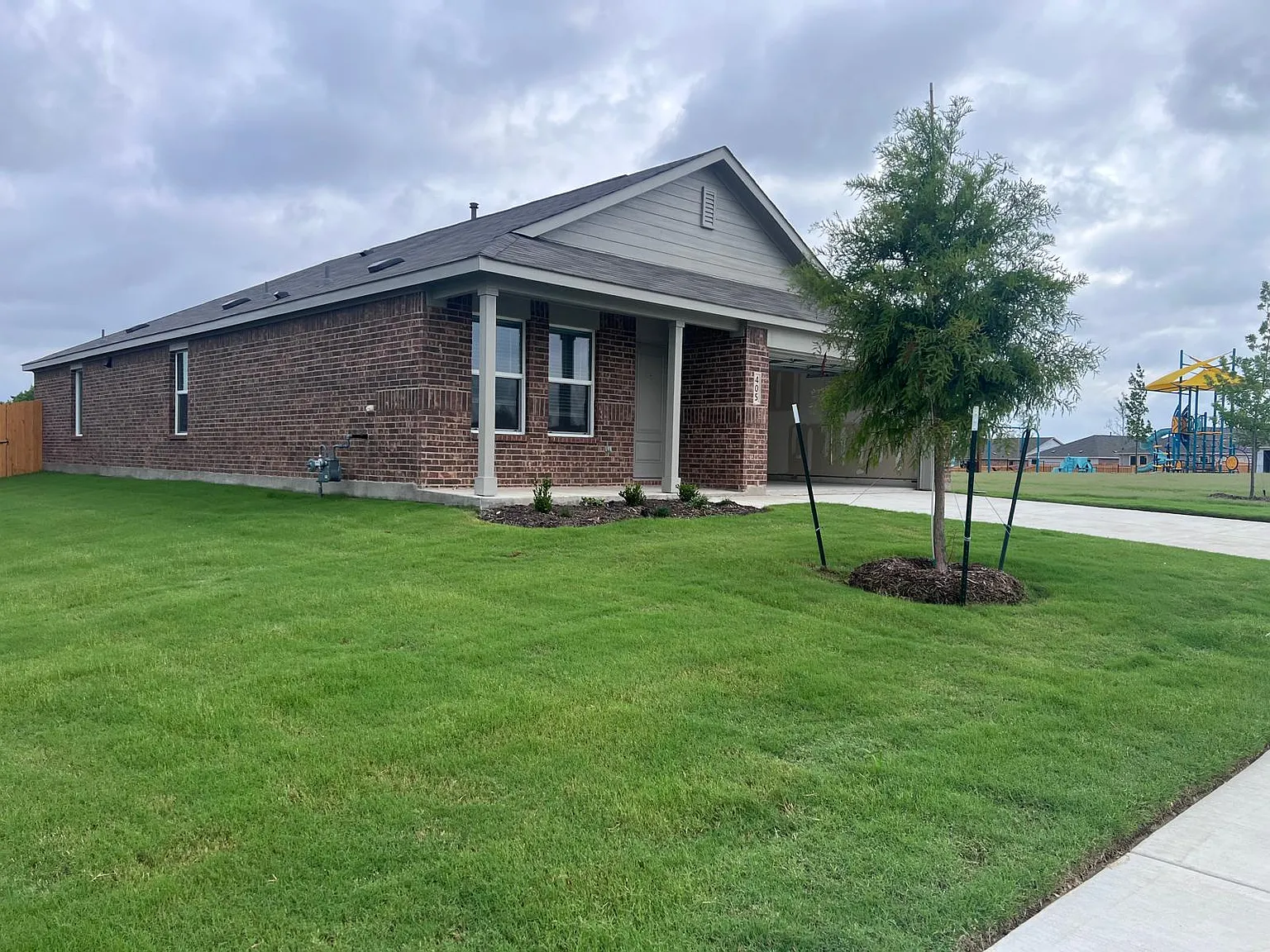 4 bed, 1760 sqft, $2,095 — Photo 2