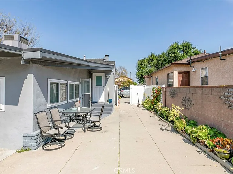 1527 N Screenland Dr — Photo 17