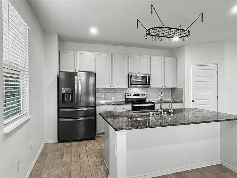 2437 Dielman Dr — Photo 12