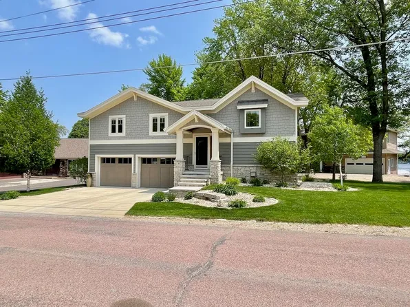 2102 Okoboji Blvd, West Okoboji, IA 51351