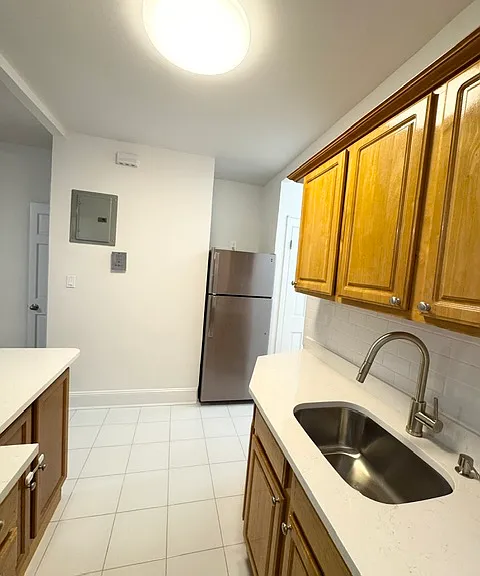 21-14 Crescent St #8 — Photo 4