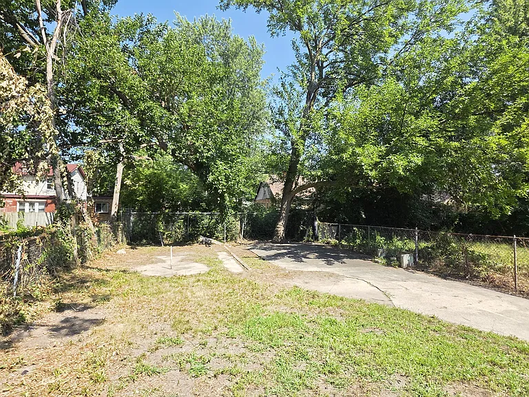 15760 Littlefield St — Photo 33