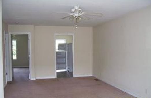 4th image of 920 1/2 Kingsbury Dr