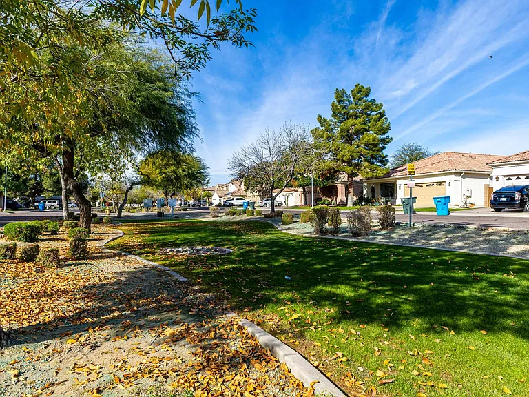 2707 W Lamar Rd — Photo 18