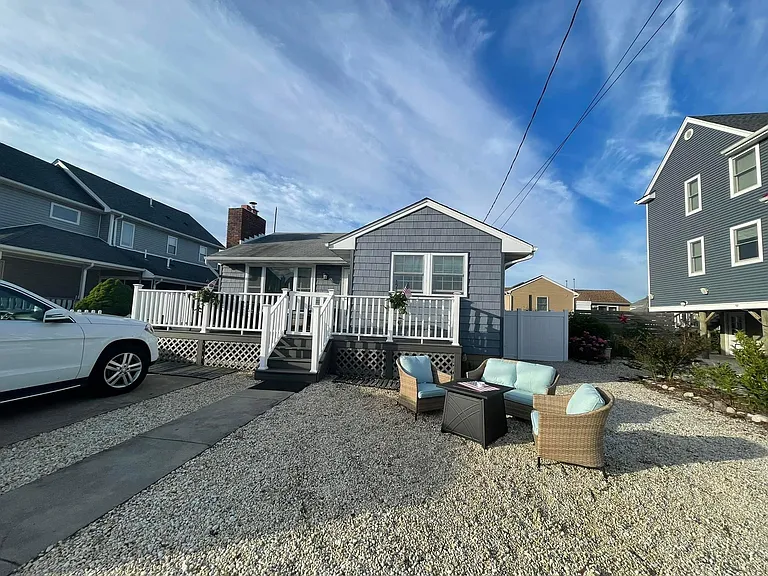 113 Surf Dr — Photo 2