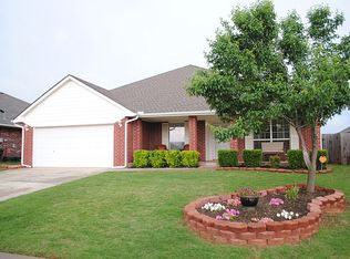 404 Tecumseh Ridge Ct, Norman, OK 73069