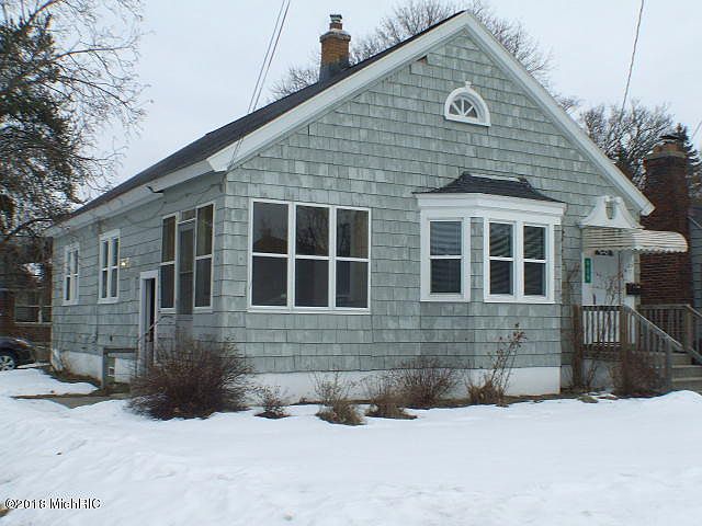 1st image of 909 Ardmore St SE