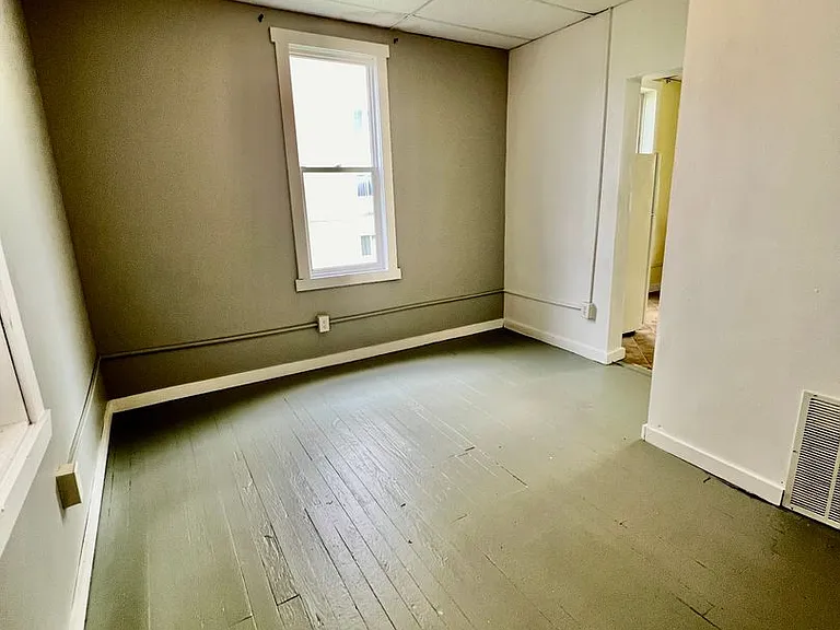 535 Locust Ave — Photo 10