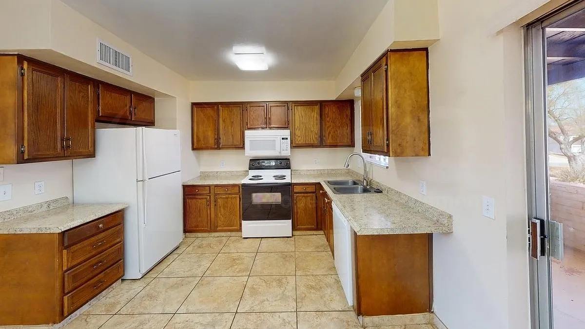 2 bed, 2.0 bath, 1103 sqft, $1,449 — Photo 4