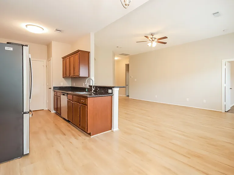32103 Sue Ln — Photo 6