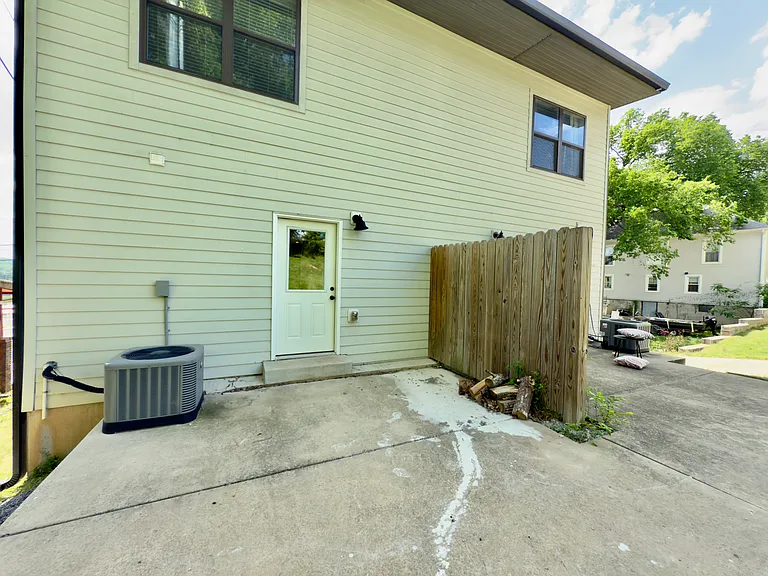 451 N 1st St — Photo 34