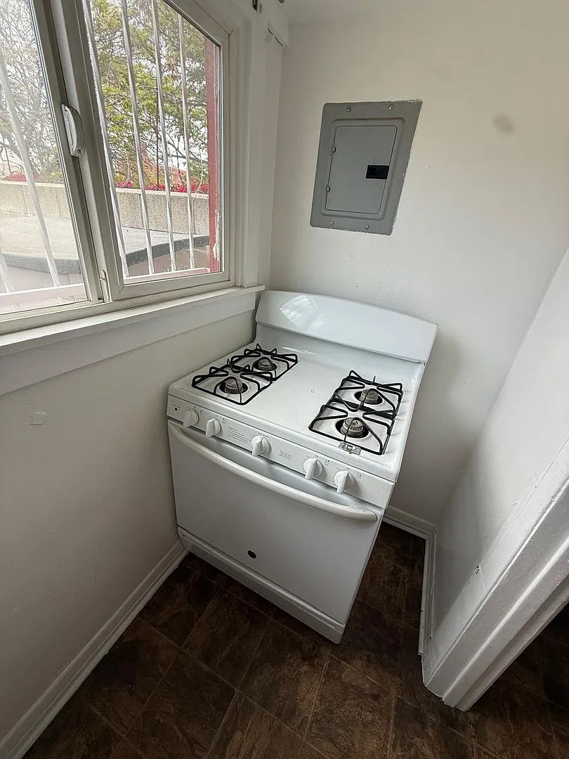 4625 Kingswell Ave — Photo 2