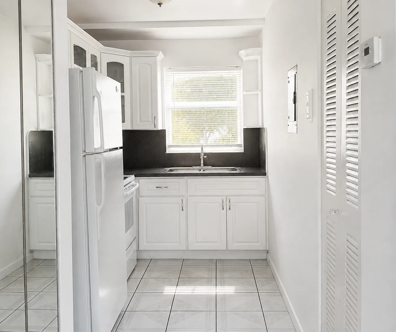 Westland Manor — Photo 2