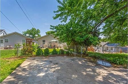 4th image of 4842 Hamburg Ave