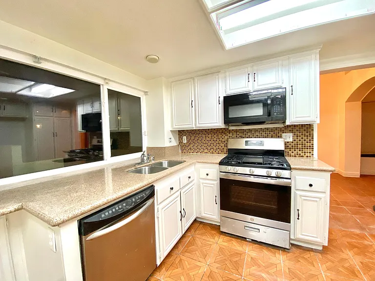 12900 Pan Am Blvd — Photo 9
