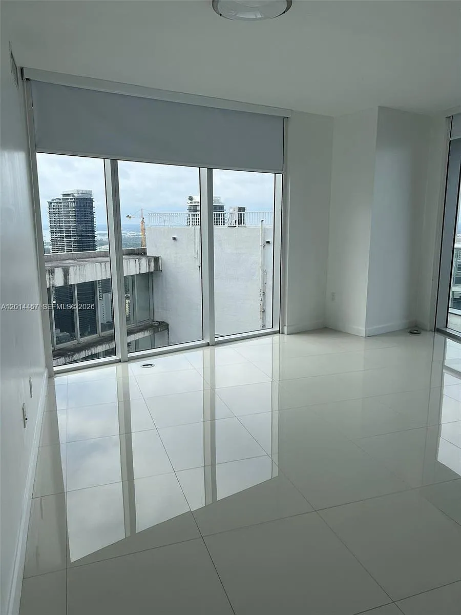Building Photo - 475 Brickell Ave #5508