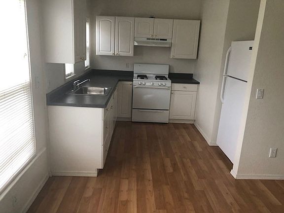 3rd image of 2529 K St APT 1