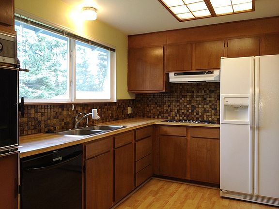 4th image of 16725 NE 22nd St