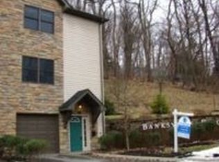 101 Banksville Pl, Pittsburgh, PA 15220
