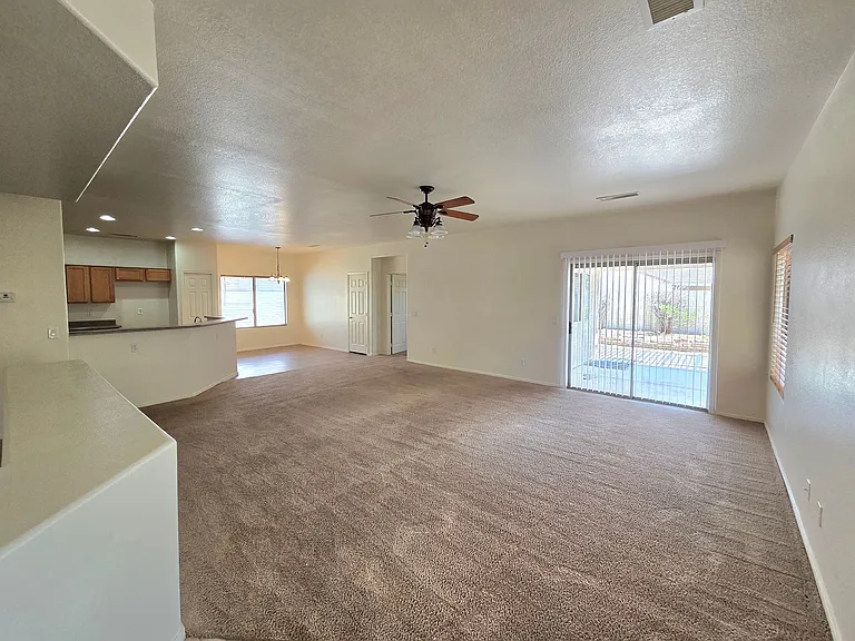 609 W Rio Vista Ln — Photo 3