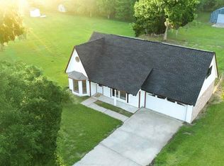 105 Oak Colony Dr, Angleton, TX 77515