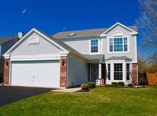 39 Hummingbird Ln, Streamwood, IL 60107