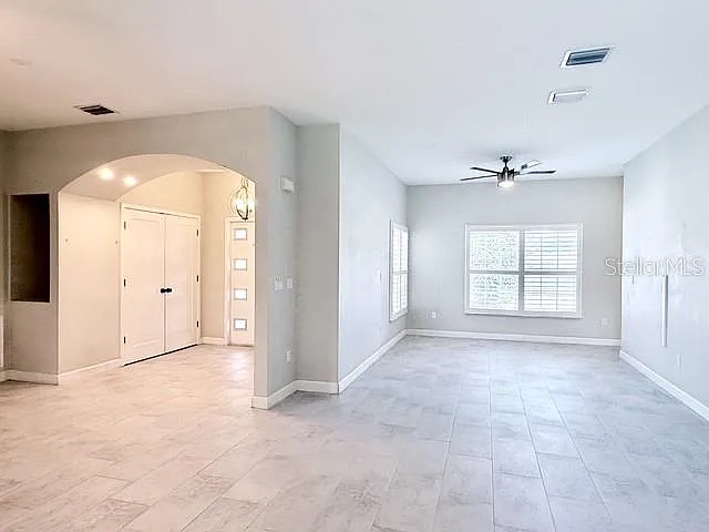 2408 Corrine Dr — Photo 6