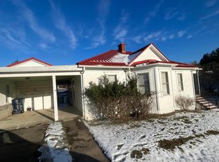 18 Walnut St, Flemington, WV 26347